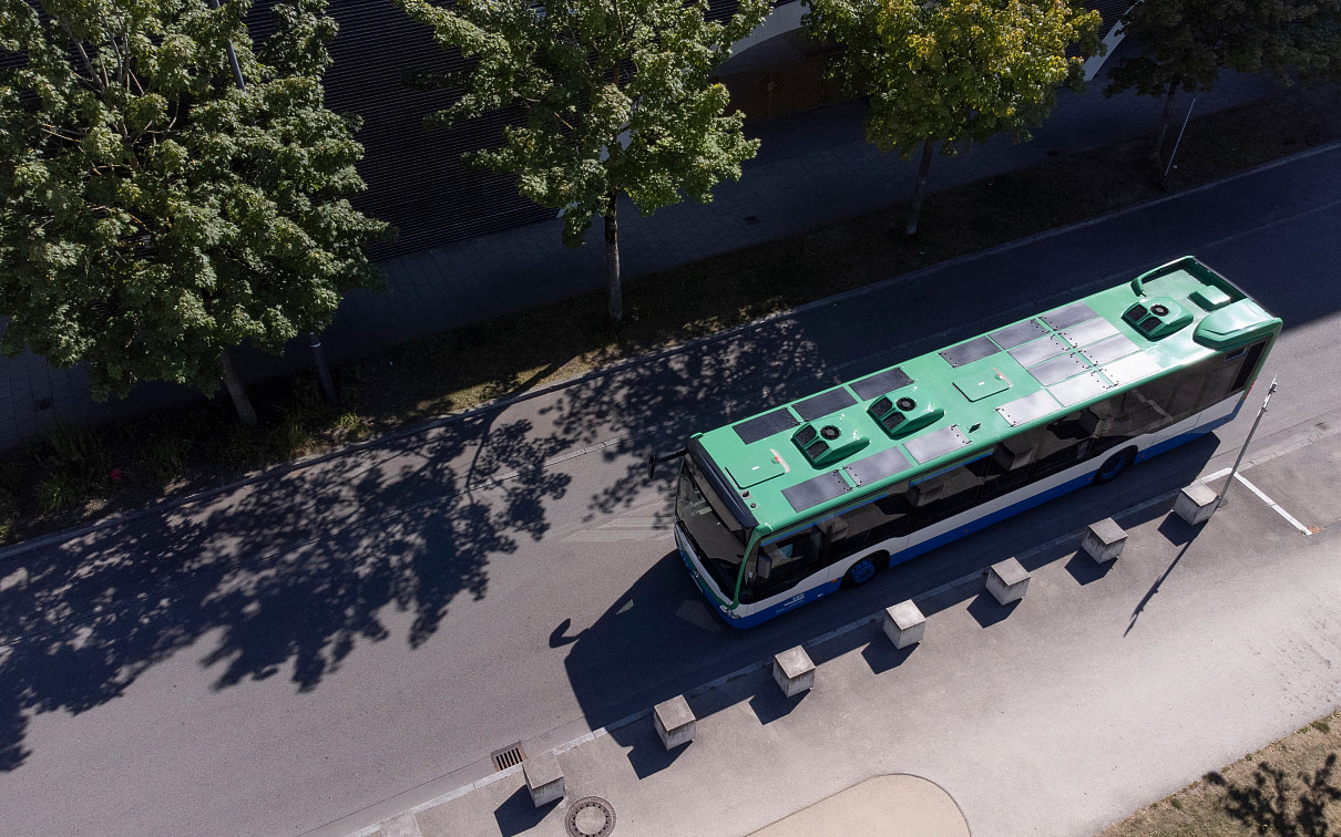 Das Solar Bus Kit auf einem 12-Meter-Stadtbus in München